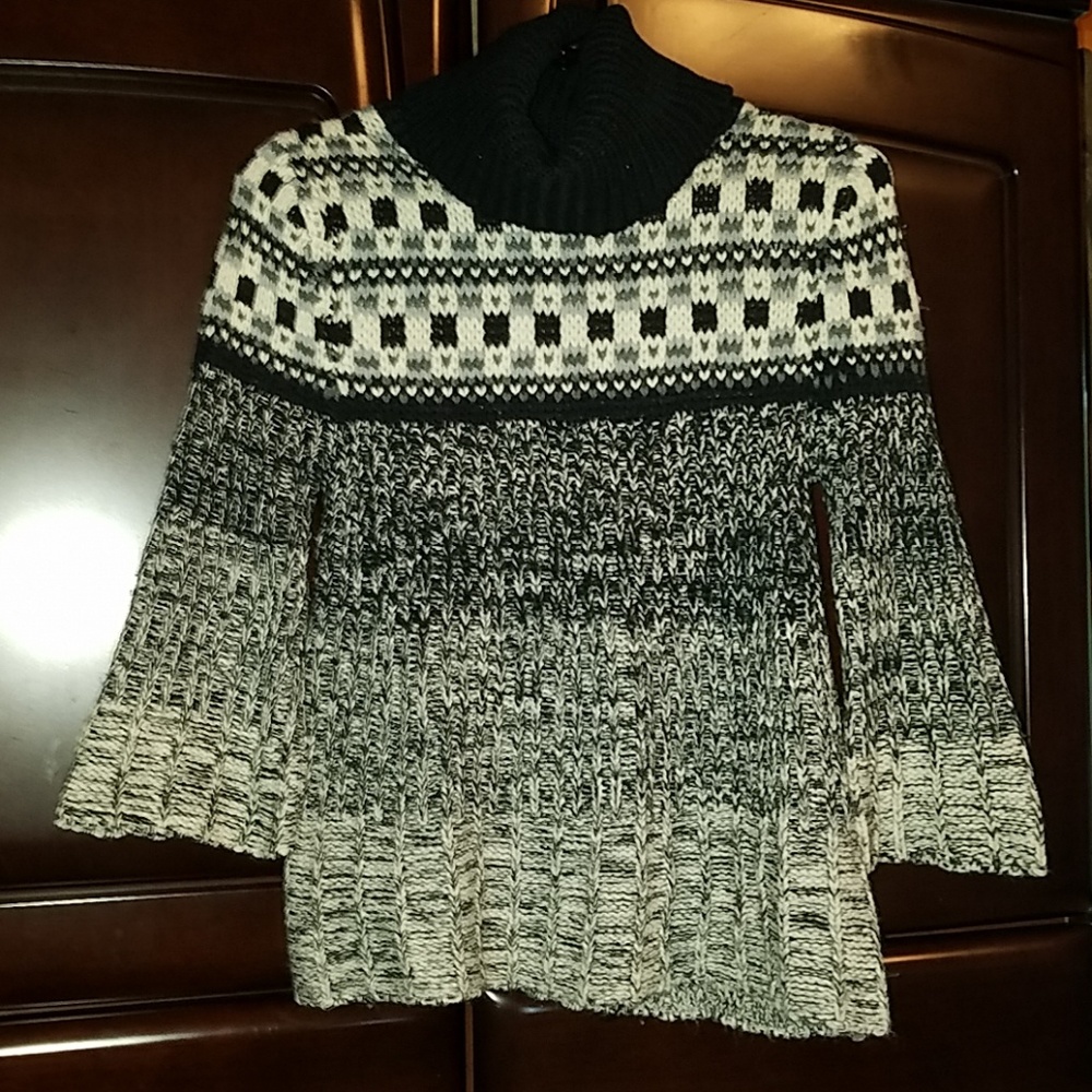 Decree Size Medium Sweater
